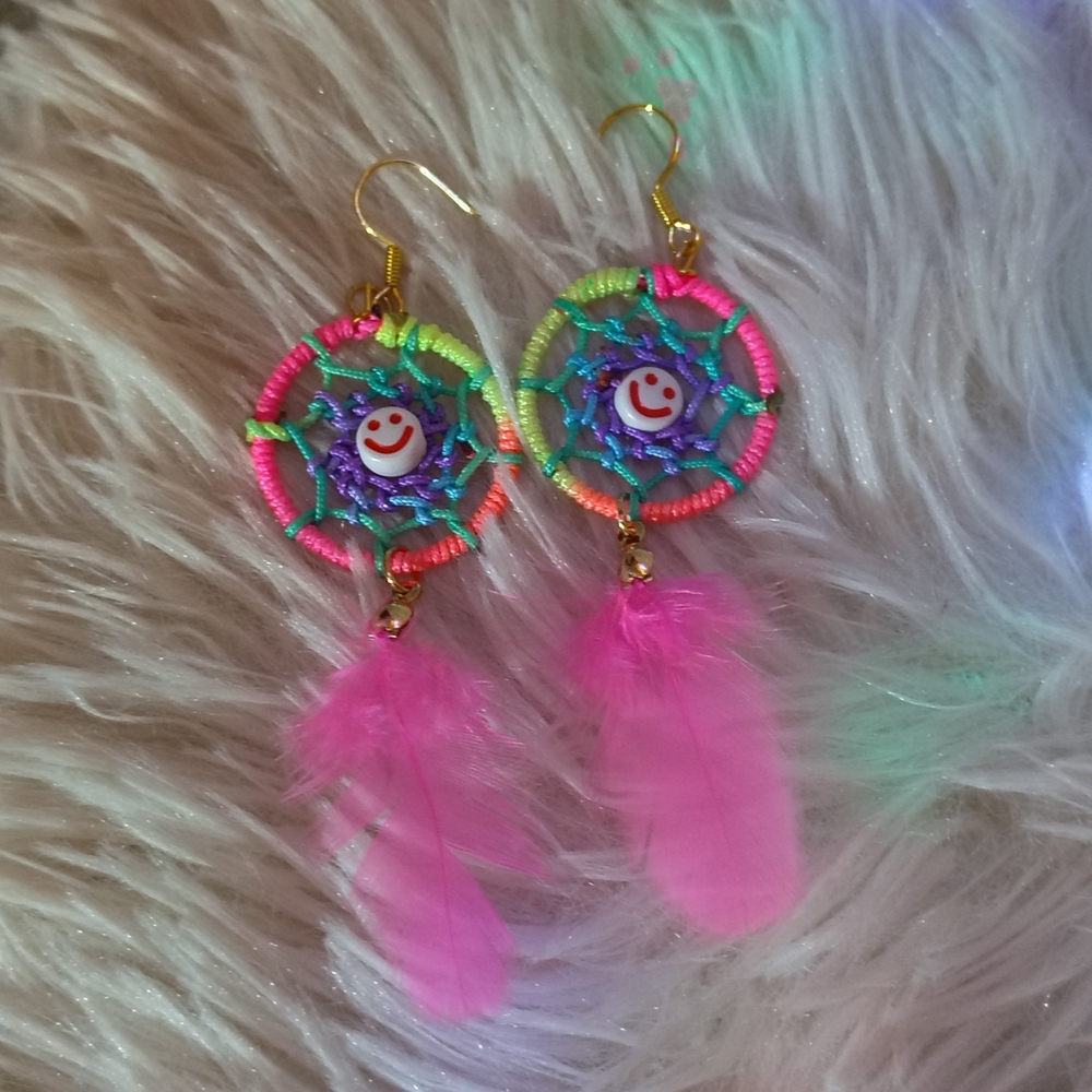 Smiley Dreamcatcher Neon Pink Feather Drop Earrings